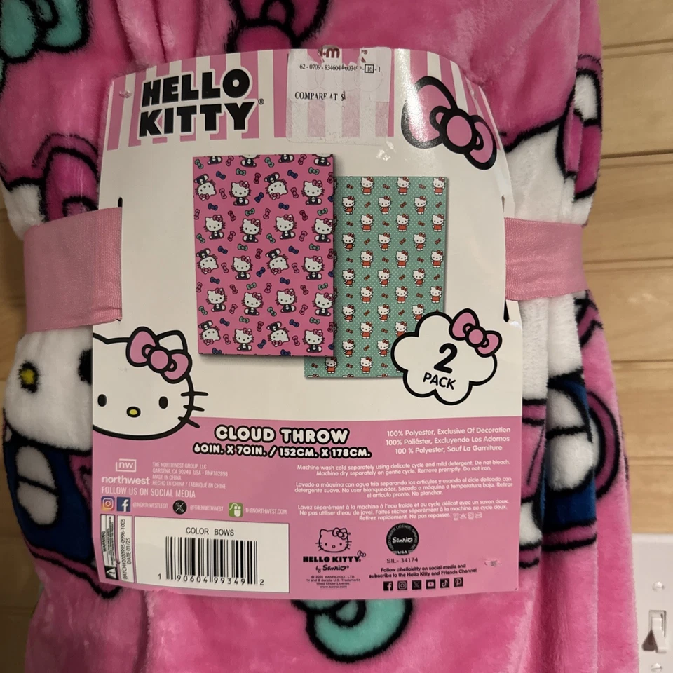 Nuevo Hello Kitty Doble (2) Paquete Color Arcos Felpa 60"x70" Manta en Percha Foto 2 de 3