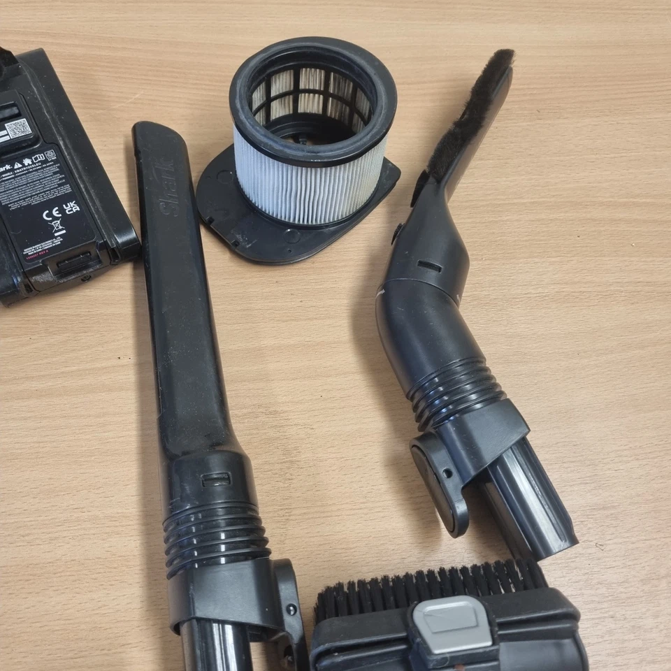 shark stratos cordless vacuum cleaner With Loads Of Attachments Faulty - Image 4 of 4