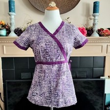 Koi Kathy Peterson Scrub Top S Purple Painterly V-Neck Adj Tie Waist Pockets