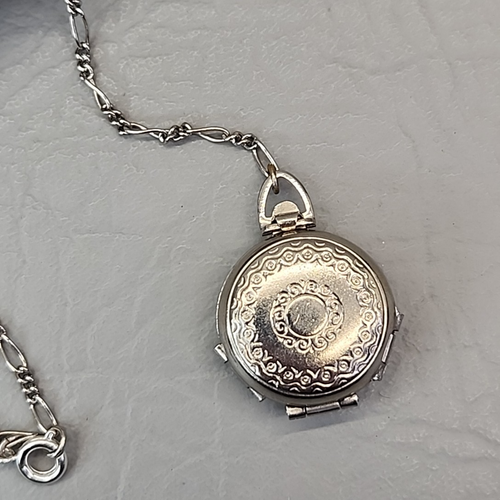 Vintage Locket Necklace Four Panel Photo Round Etched Silver Tone Y-Drop 17" - Picture 4 of 20