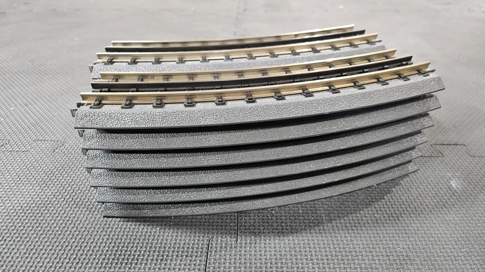 MTH 40-1042 RealTrax O-42 Curved Solid Rail Track Sections lot of 12 - Image 4 of 4