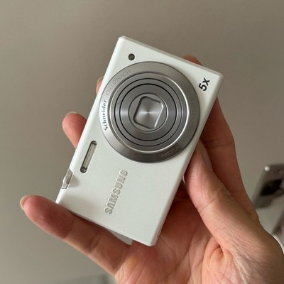 Samsung MV800 Compact Digital Camera 16MP 5x Optical Zoom with Touchscreen White