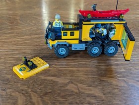 LEGO City Jungle Mobile Lab 60160 Complete Set and Box with instructions 