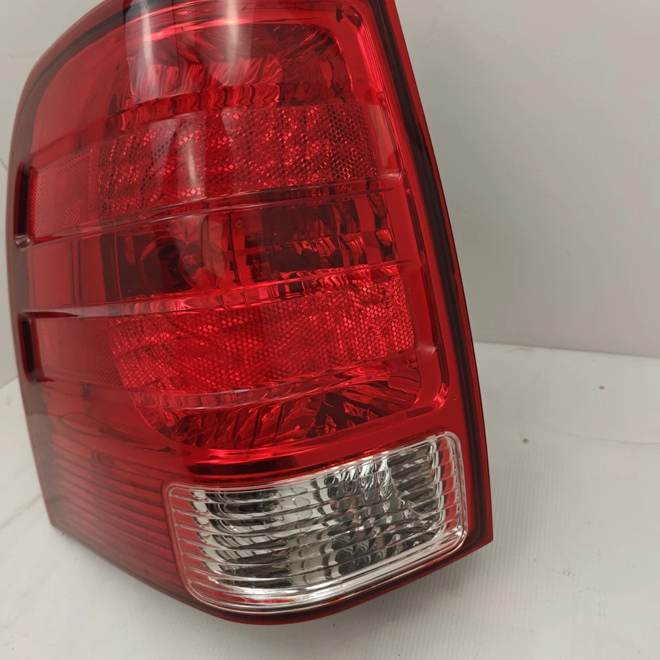 Ford Expedition 2003 2004 2005 2006 conductor izquierdo luz trasera izquierda TYC Foto 4 de 4