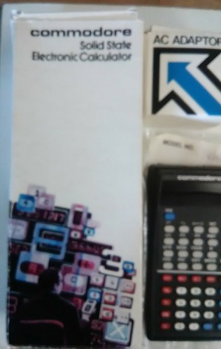 Calculadora financiera de estado sólido Commodore modelo F4146R - Imagen 6 de 7