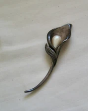 RARE VINTAGE C. 1950’s-60’s “RICHELIEU” SILVER FURLED LILY BROOCH w. REALISTIC F
