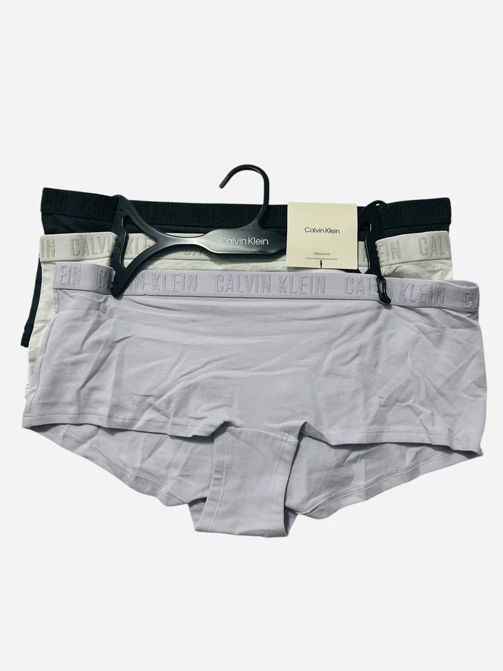 Paquete de 3 pantalones cortos para mujer Calvin Klein monocromáticos de algodón lila/carbón/gris talla L Foto 3 de 4