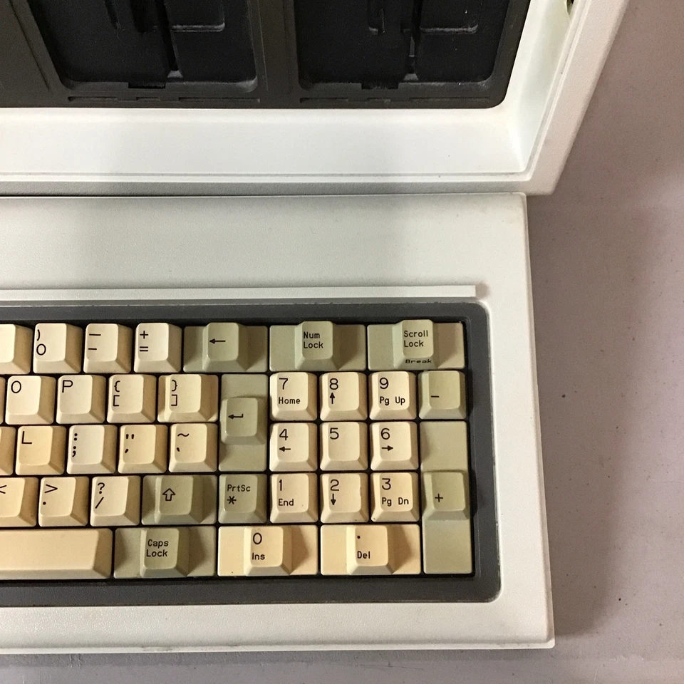 Computadora portátil Compaq modelo 101709 vintage. Encendido. Tal cual. Solo piezas. Foto 4 de 4