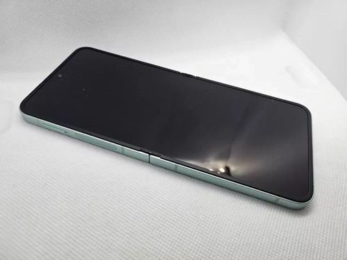 Samsung Galaxy Z Flip6: Verizon Only, 256GB Storage, Mint (Excellent Condition) - Picture 6 of 6