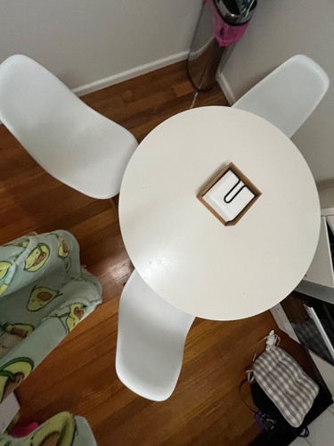 kitchen table 4 chairs white perfect condition - Picture 3 of 6