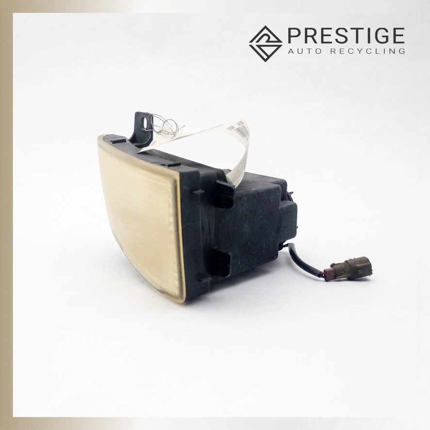 1997-2000 INFINITI QX4 Fog Light Fog Lamp Front Right 261501W325 OEM - Image 2 of 4