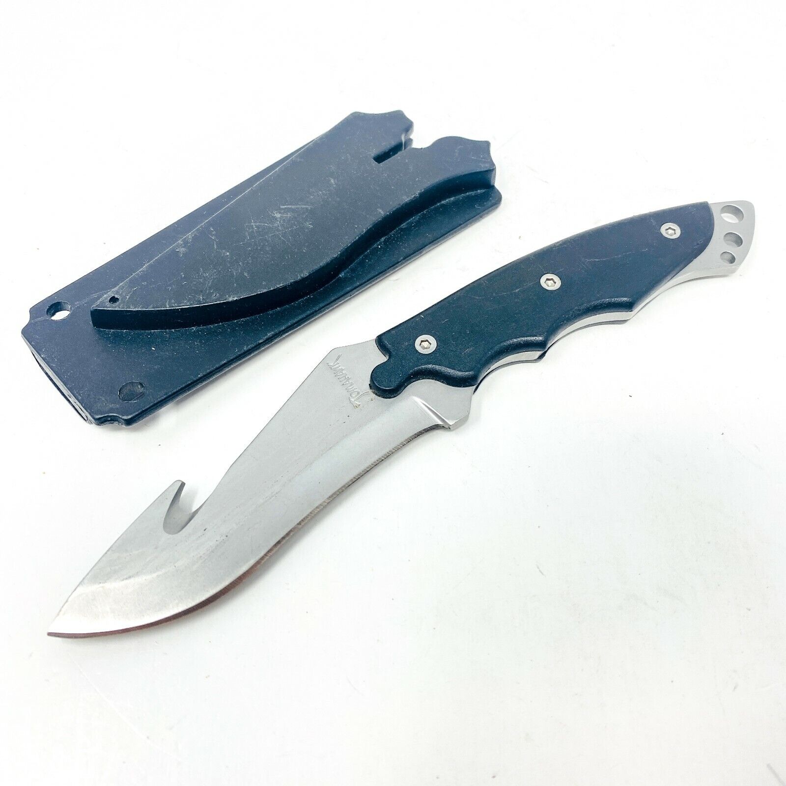 Tomahawk XL0599 - Gut Hook Fixed Blade Knife - Stainless Steel Blade - w/ Sheath