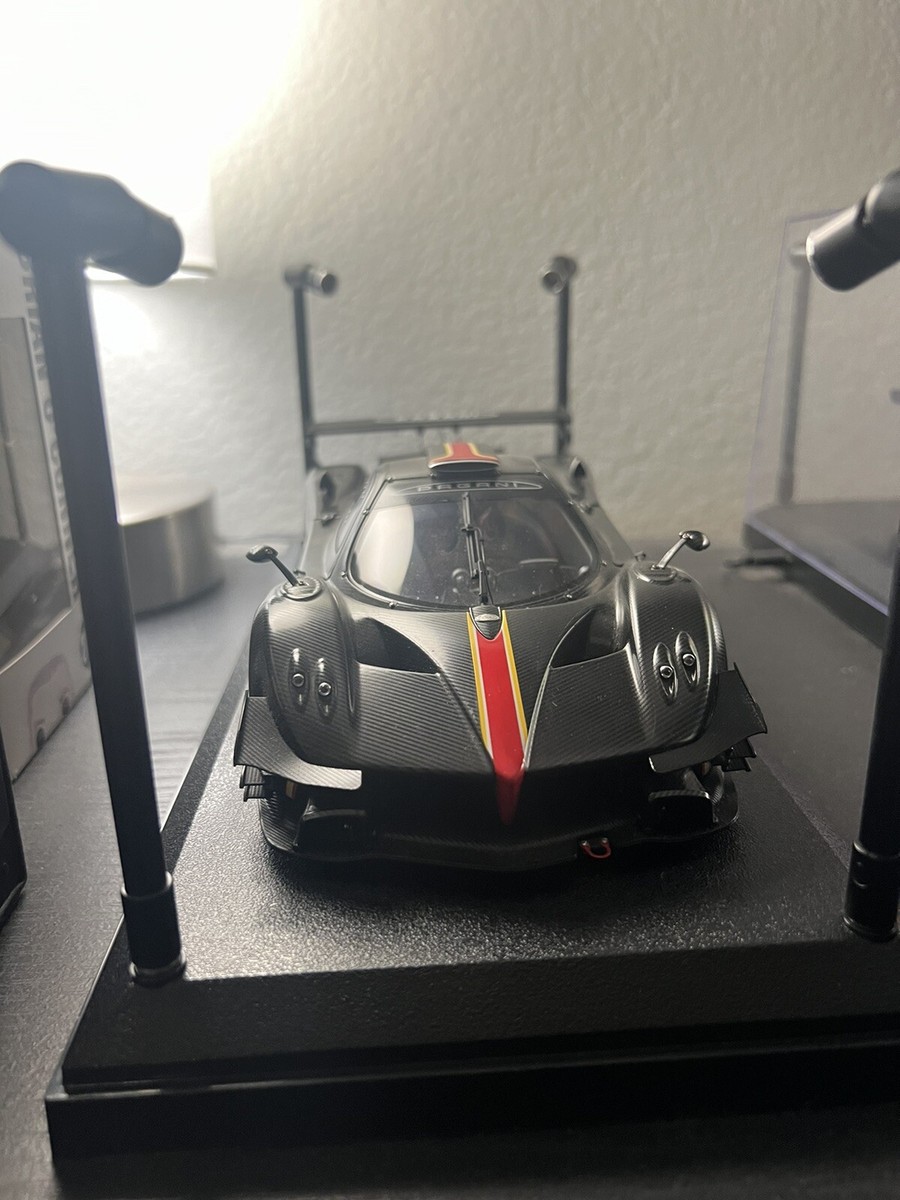 AUTOart Signature Collection - Pagani Zonda R - Black Carbon Fiber