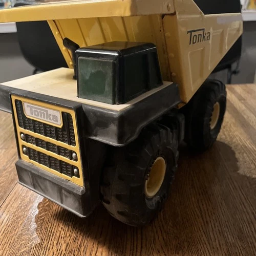 Tonka Steel Classics - Mighty Dump Truck