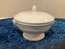 Vintage Wedgwood EDME Cream Glaze Ribbed w/Ram Heads Round 8” Covered Bowl
