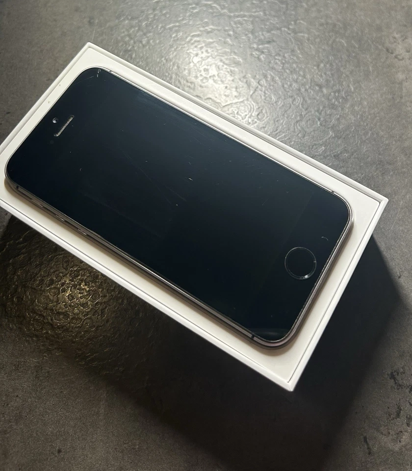 Apple iPhone SE A1723 Space Grau 64 GB ohne Simlock - Bild 2 von 4
