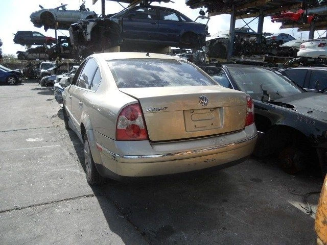 Actuador cerradura puerta pasajero delantero derecho Volkswagen Passat 2003 Foto 4 de 4