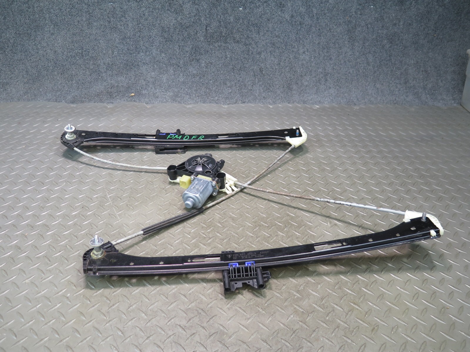 2015-2026 PORSCHE MACAN FRONT RIGHT DOOR WINDOW REGULATOR W MOTOR 95B837462