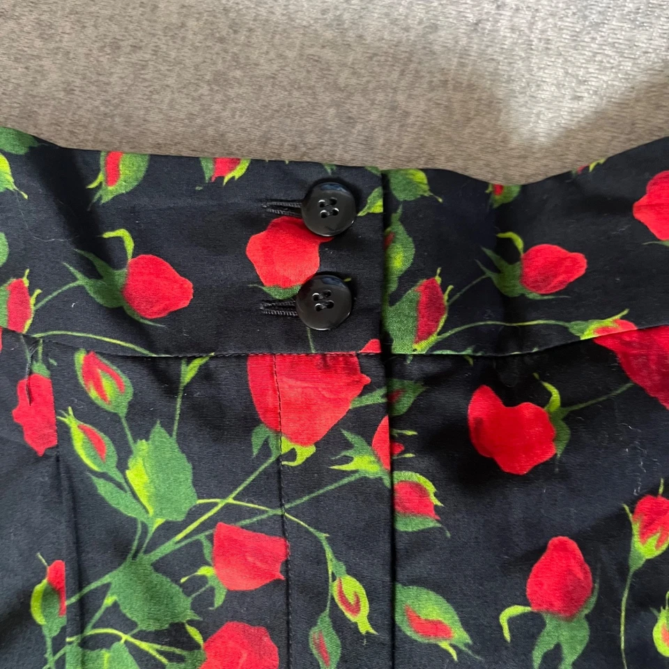 Pantalones Cortos Dolce & Gabbana Para Mujer Talla Pequeña Negro Rosa Floral Plisado Corbata Cintura Foto 4 de 4