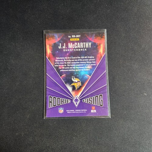 2024 Panini Phoenix - Rookie Rising J.J. McCarthy #RR-JMY (RC) Vikings L52 - Foto 2 di 2