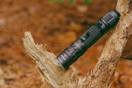 Weltool T2 1730 lumens 412 Meters Beam Distance Flashlight 18650 Battery - Picture 9 of 12