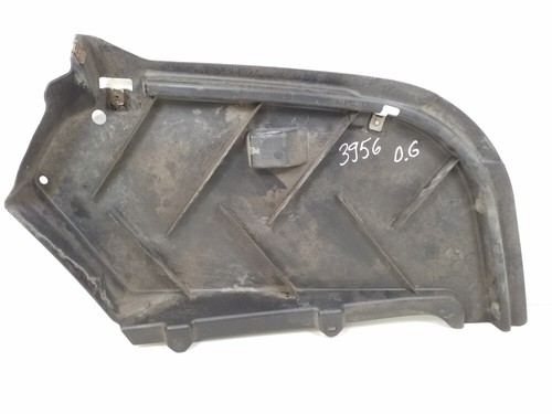 Mercedes Benz E-Klasse W207 2012 Heck Auspuff Rechts Abdeckung A2076100008