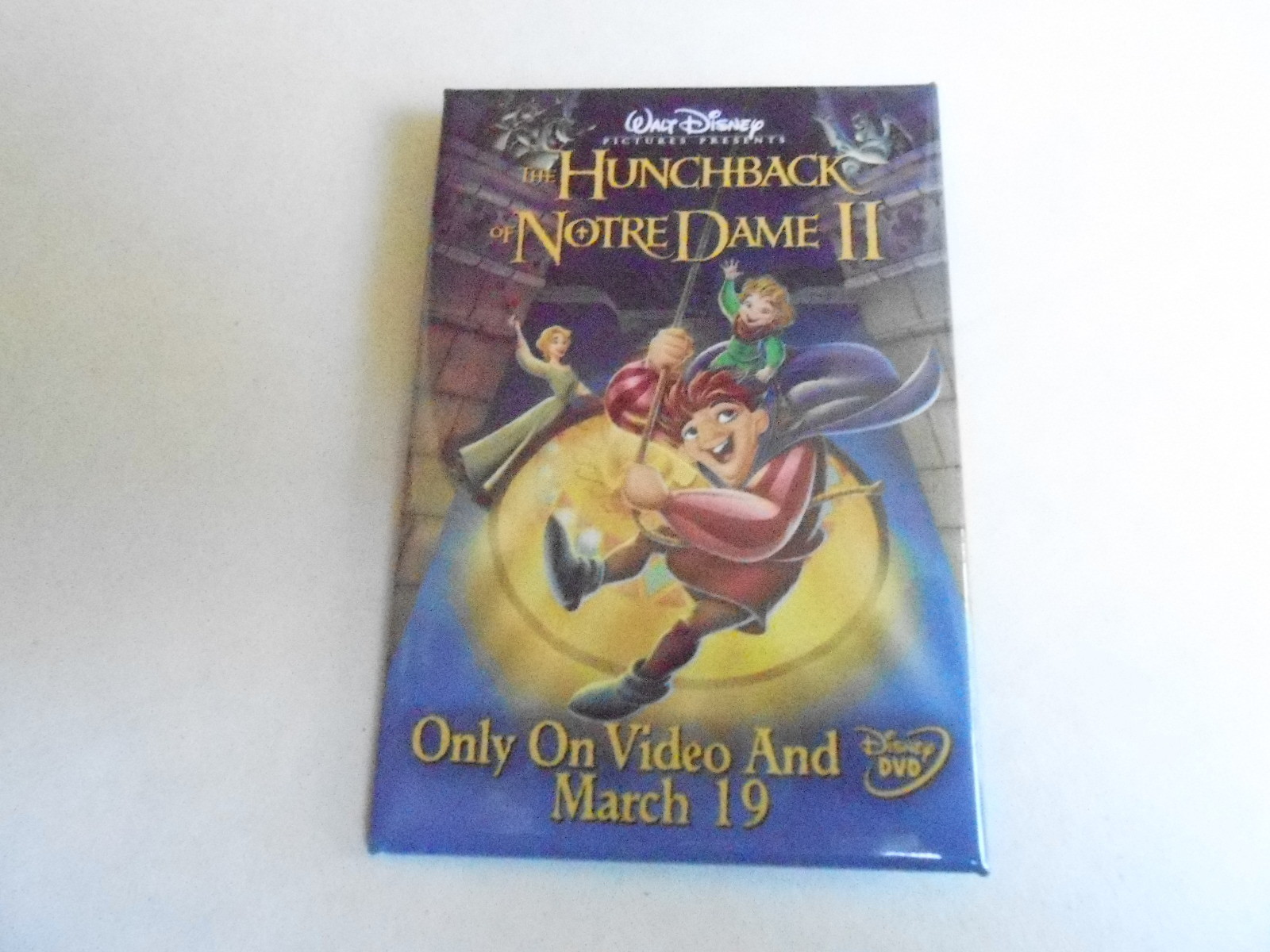 VINTAGE PROMO PINBACK BUTTON #93-175 - DISNEY - HUNCHBACK OF NOTRE DAME II