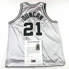Tim Duncan Rookie Cards and Autograph Memorabilia Guide  64