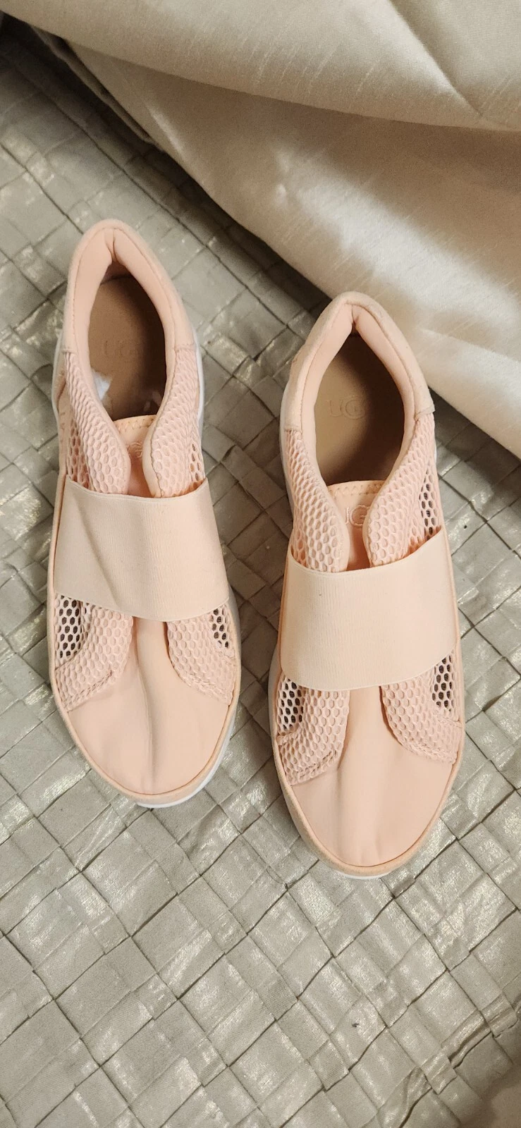 Scarpa slip on UGG colore pesca taglia 7 usata