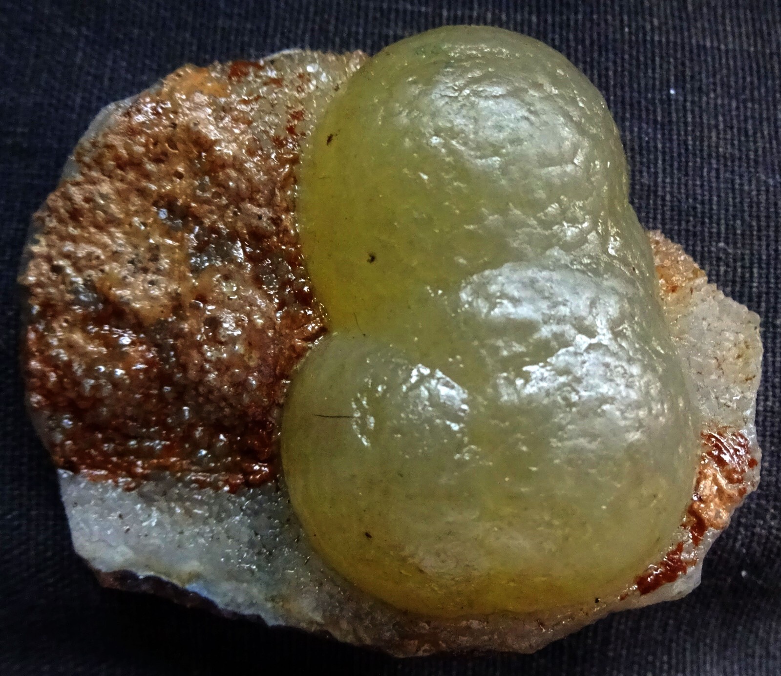 Stunning fluorite balls on matrix minerals specimen 28.5g