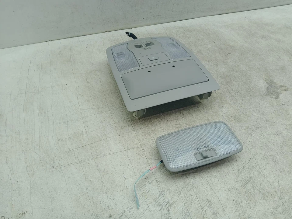 TOYOTA PRIUS PLUS COURTESY LIGHT INTERIOR ROOF 8126047270B0 2012-2020 - Image 4 of 4