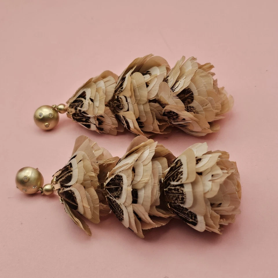 KENDRA SCOTT - LENNI TIERED FEATHER FASHION EARRINGS - GOLD- POST - Image 3 of 4