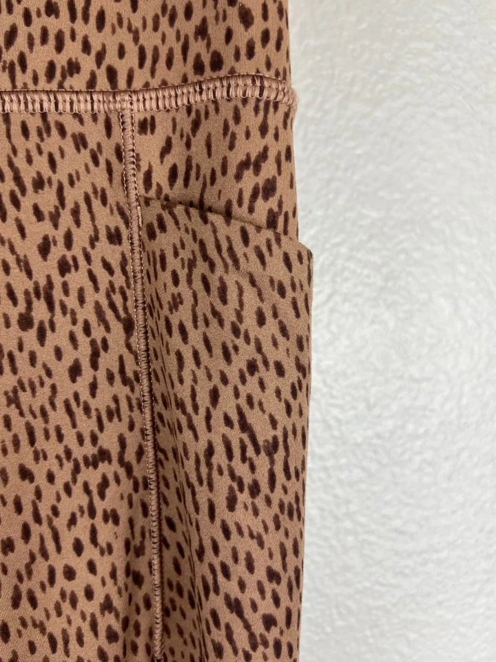 Leggings Athleta Mujer Estampado Leopardo Saludo Alijo Bolsillo II Estampado 7/8 S Foto 3 de 4