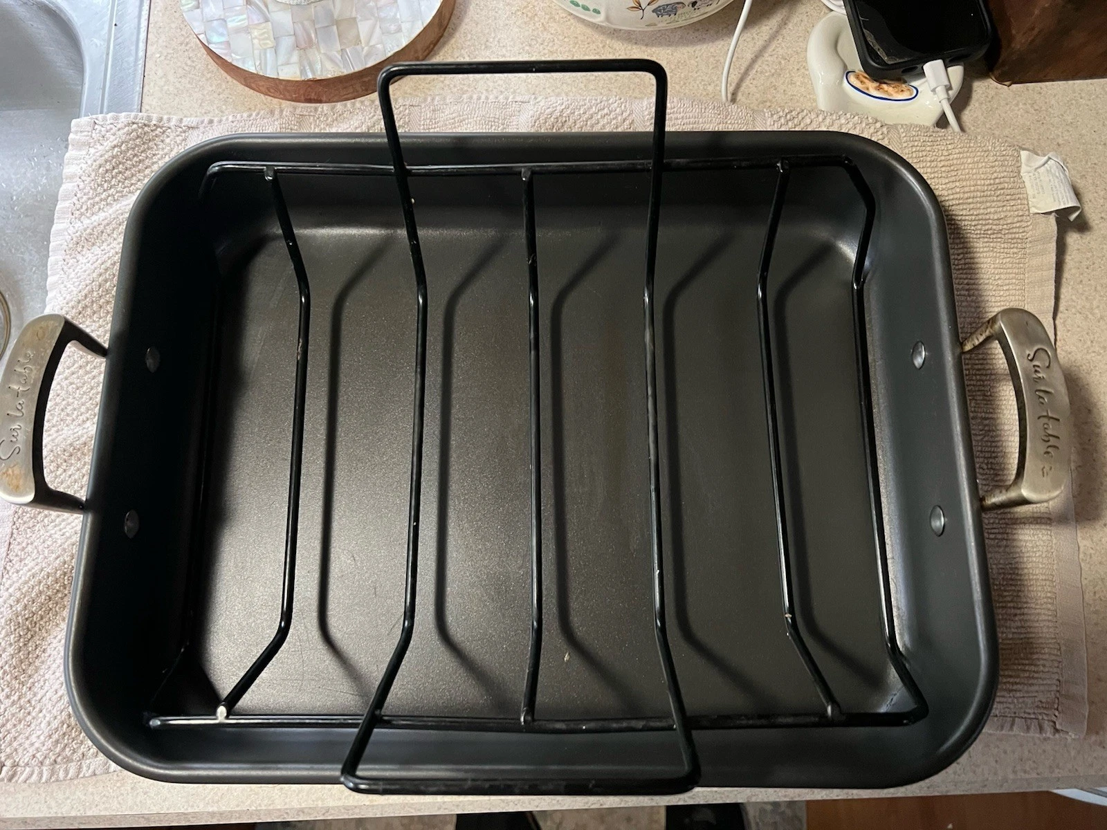 Sur La Table Roasting Pan Hard Anodized Nonstick 16 x 12 Roasting Rack / Lifter