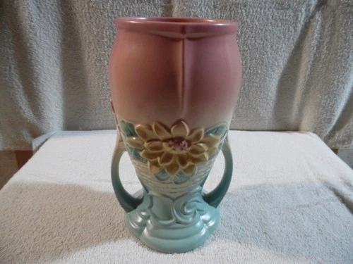 Vintage Hull 8 1/2" Vase Water Lily L9
