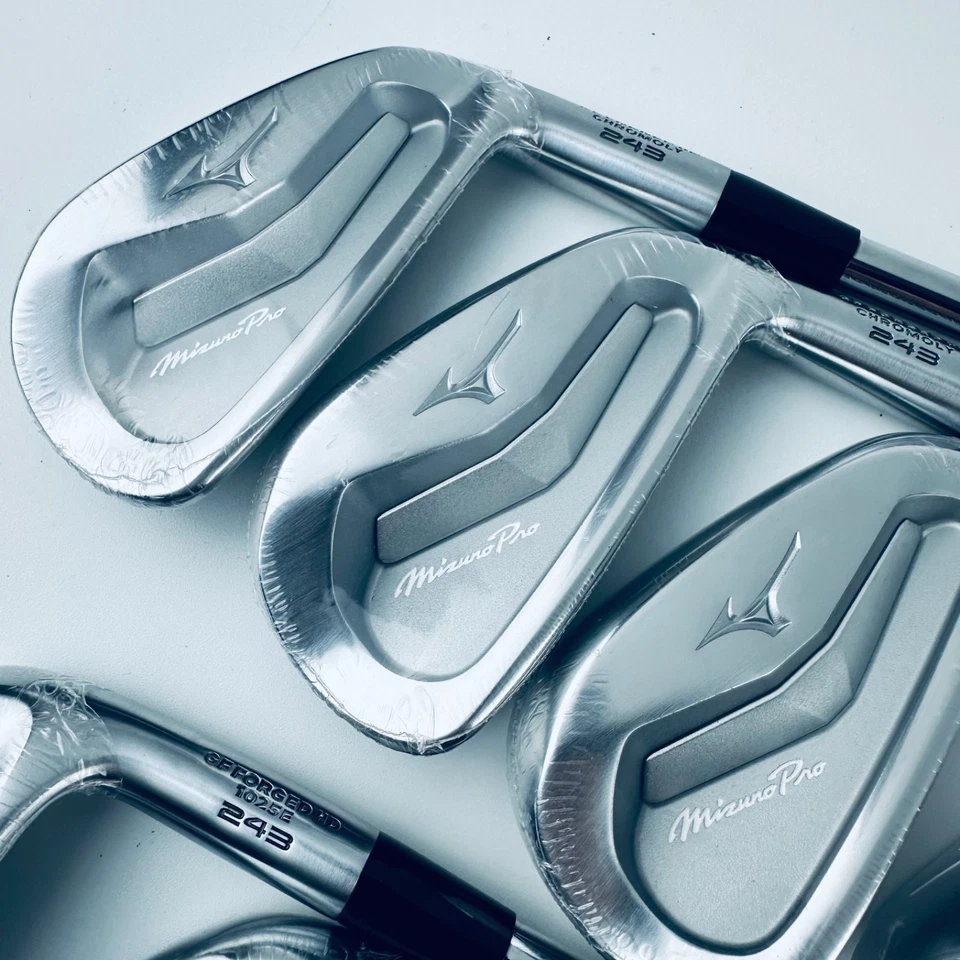 Mizuno Pro 243 Irons / 4-PW / Stiff Flex Dynamic Gold S300 MID 115 Steel Shafts - Image 3 of 4