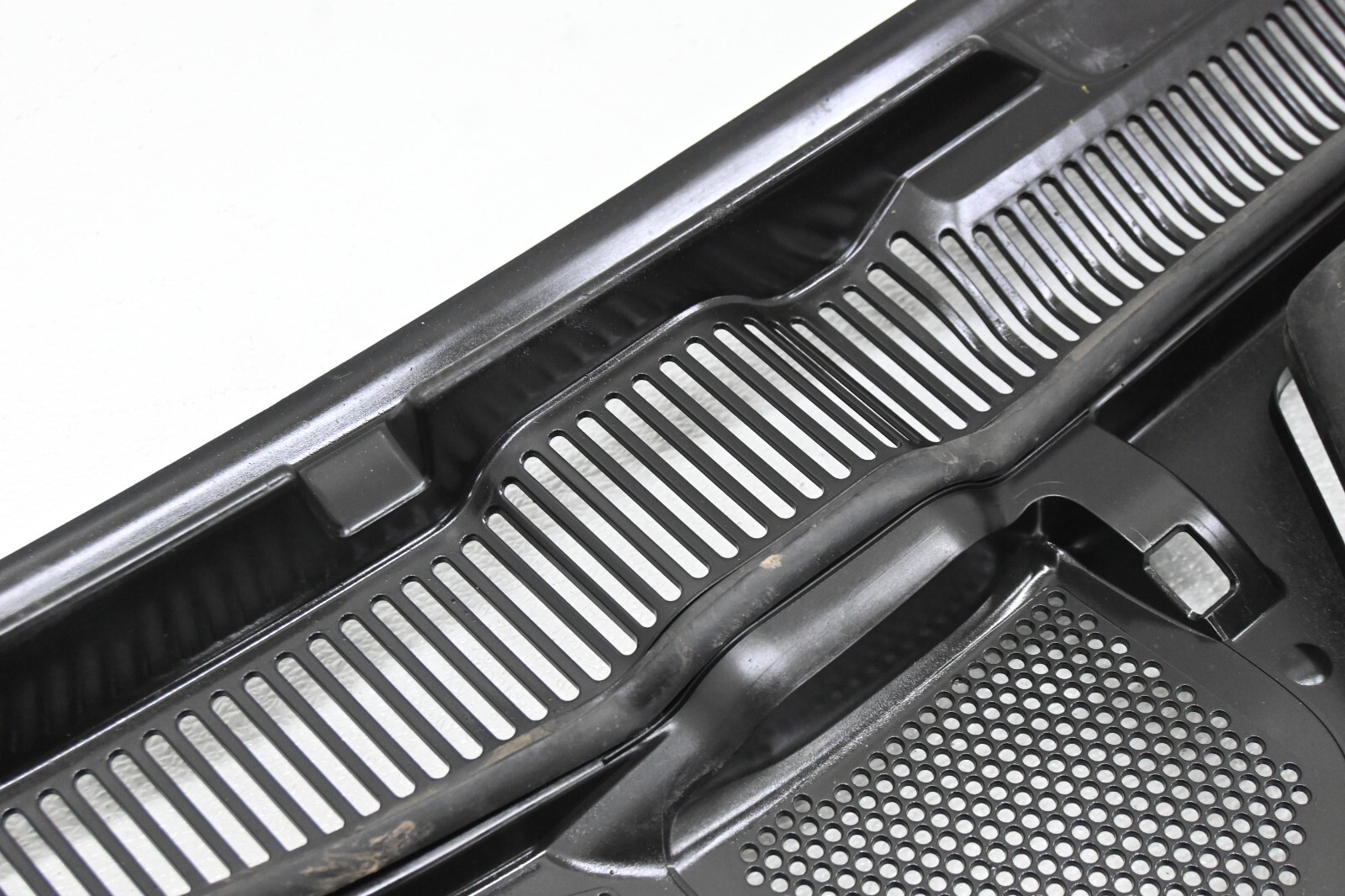 ⭐ 03-12 Bentley Continental Front Windshield Wiper Cowl Vent Grille Molding Oem