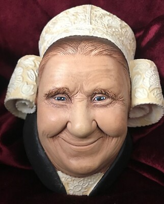 BOSSONS OF CONGLETON CHALKWARE FIGUR ''BRETONNE LADY''