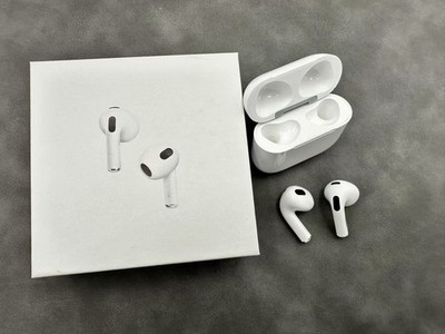 Apple Earphones 3rd Generation Pods with Charging Case - US Genuine Full Set