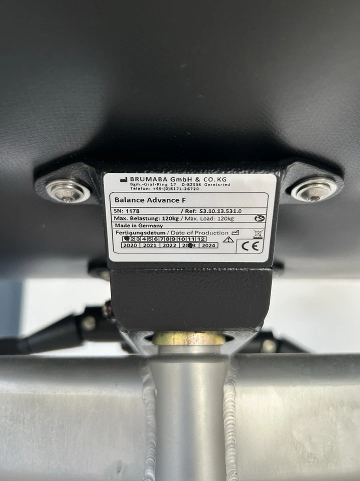 Silla quirúrgica BRUMABA Balance Advance F - Reposabrazos ajustables 3D Foto 3 de 4