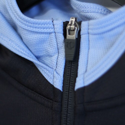 Pearl iZUMi Women's Small Soft Black and Light Blue Zippered Cycling Jacket - Picture 4 of 7