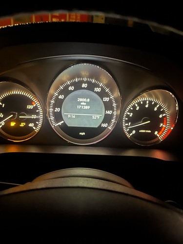 2010 Mercedes-Benz 300-Series sport - Picture 9 of 11