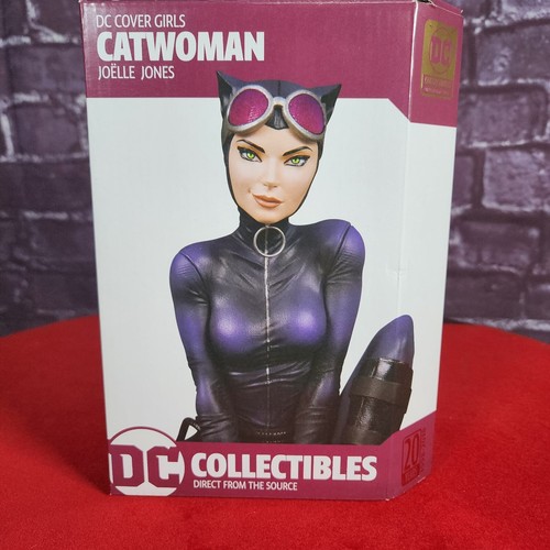 DC Collectibles Cover Girls Catwoman by Joelle Jones Statue #593/5000 - Picture 2 of 11