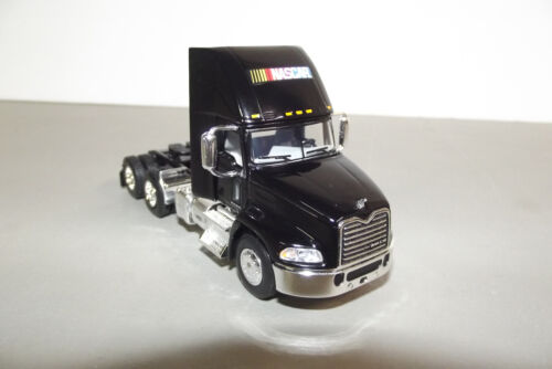 DCP/FG 1:64 MACK PINNACLE (NASCAR) TRACTOR - Picture 1 of 3