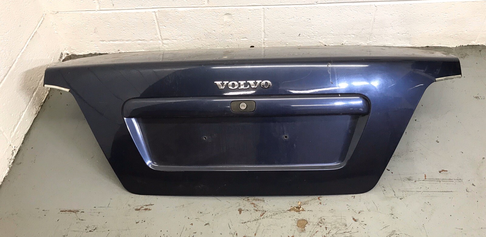 20002004 Volvo S40 Trunk Lid Hatch Tail Gate OEM eBay