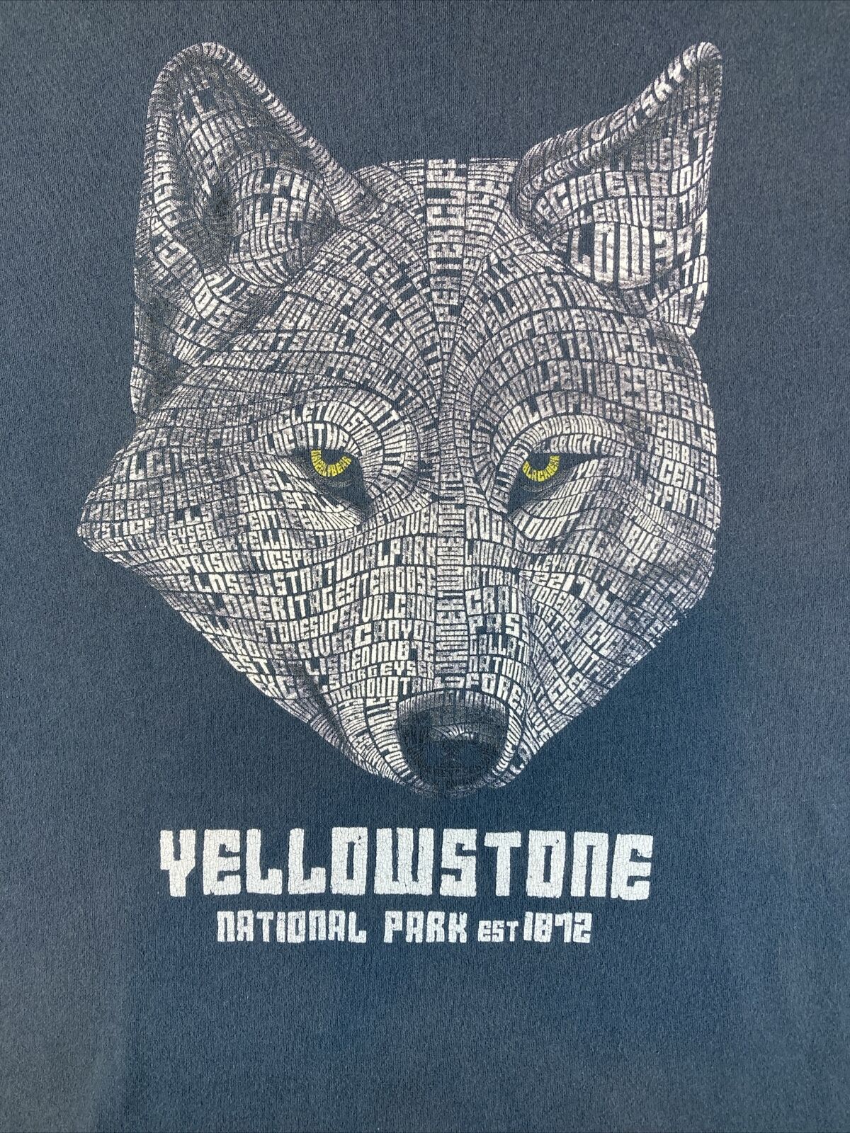 Yellowstone national park wolf  shirt  adult L - image 2