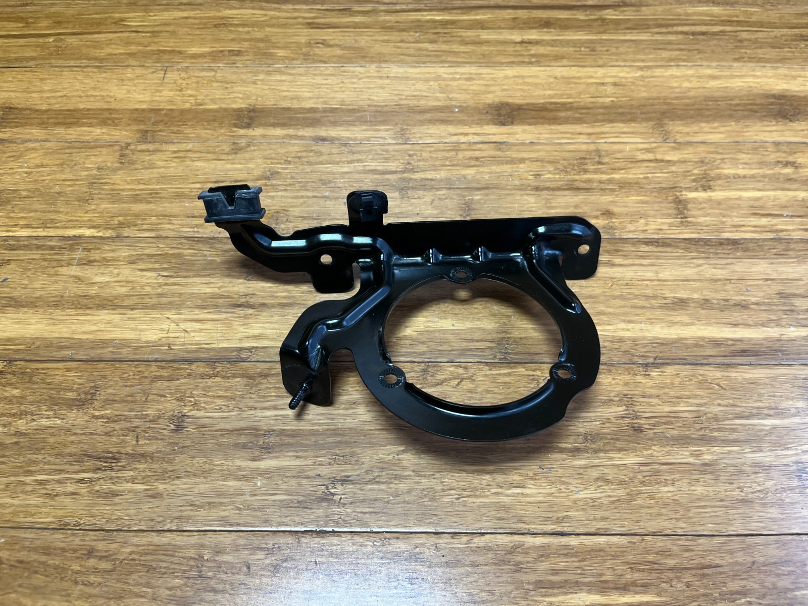 2016-2024 Audi R8 4S Right Air Pump Bracket Support Holder 4S0906408E OEM