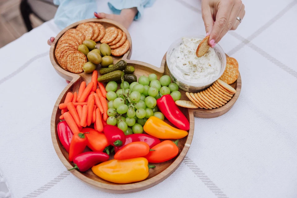 Tábua de servir Disney Mickey Mouse 16" acácia com ranhura, (madeira de acácia) - Imagem 4 de 4