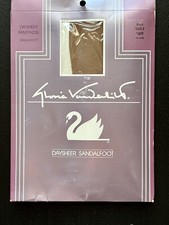 NOS VTG GLORIA VANDERBILT PANTYHOSE DAY SHEER SANDAL FOOT BEIGE NYLONS E