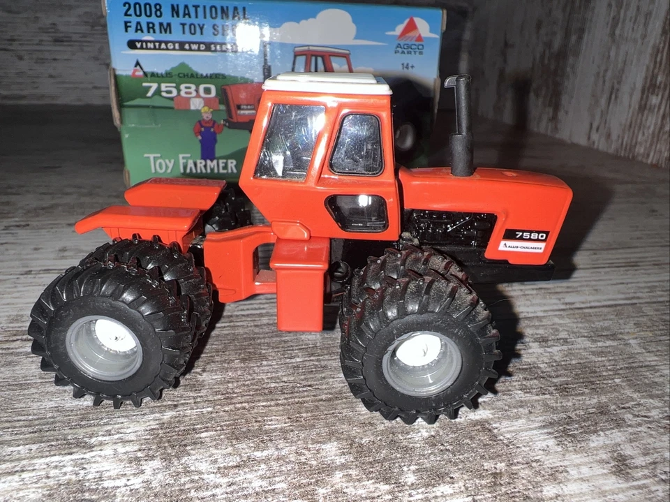 1/64th Scale Allis Chalmers 7580 Tractor  Vintage 4wd 2008 Toy Farmer Ertl - Image 4 of 4